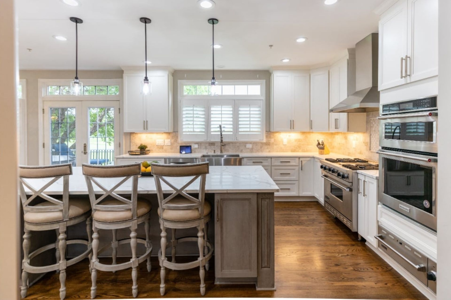 wooden-chairs-kitchen