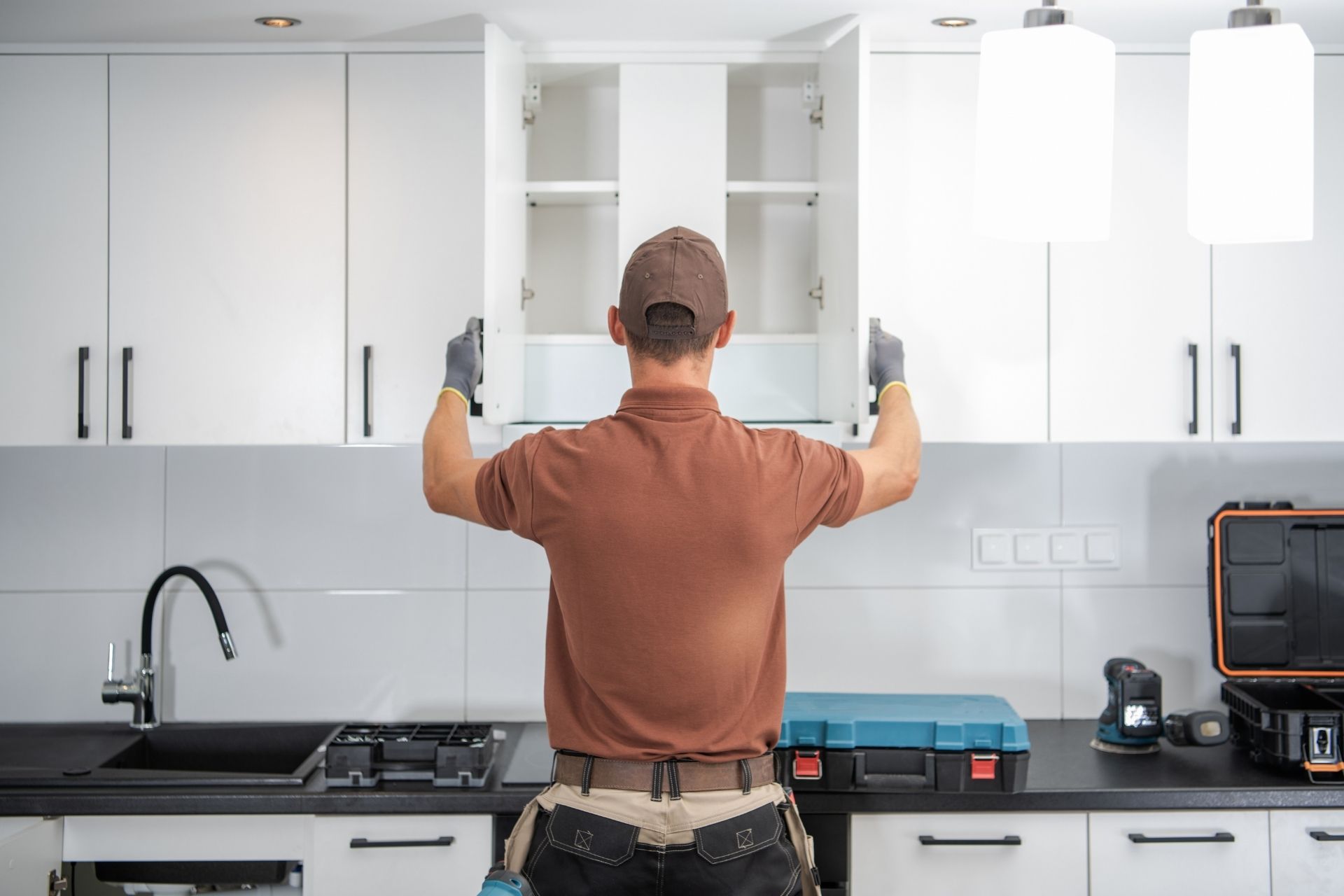 How to Remodel a Kitchen Cabinet
