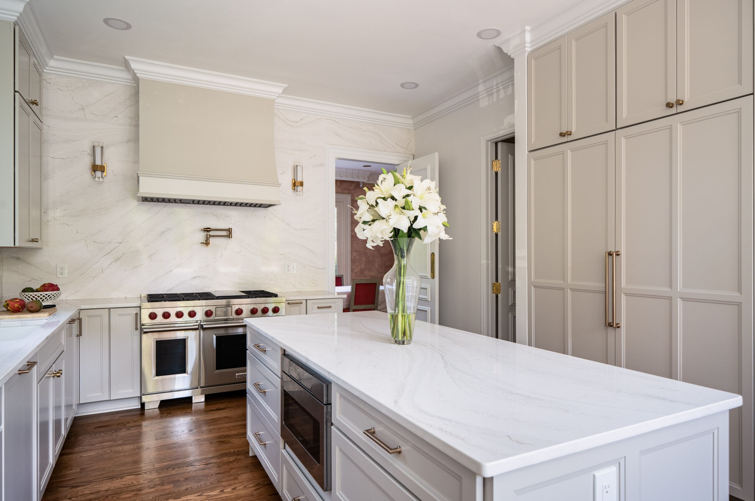 Modern Kitchen Island and Minimalist Cabinetry